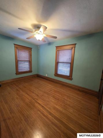 1323 S Pennsylvania Mason City IA 50401