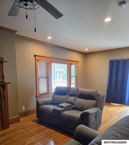 1323 S Pennsylvania Mason City IA 50401