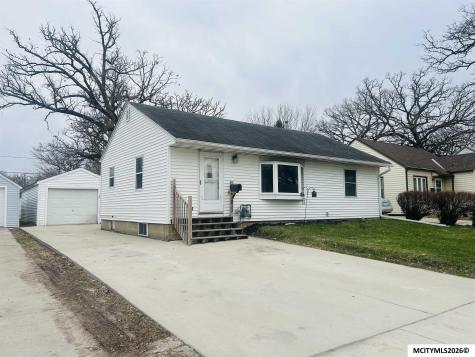 811 16th NE Mason City IA 50401