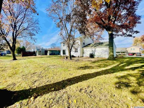 335 Lakeview Drive Mason City IA 50401