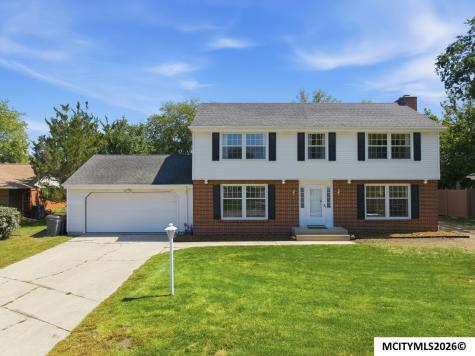 173 Parkridge Drive Mason City IA 50401