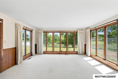 173 Parkridge Drive Mason City IA 50401