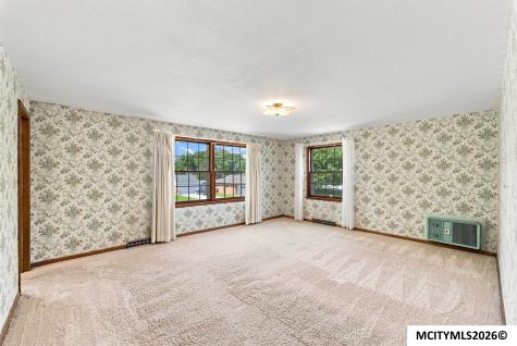 173 Parkridge Drive Mason City IA 50401