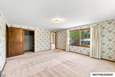 173 Parkridge Drive Mason City IA 50401