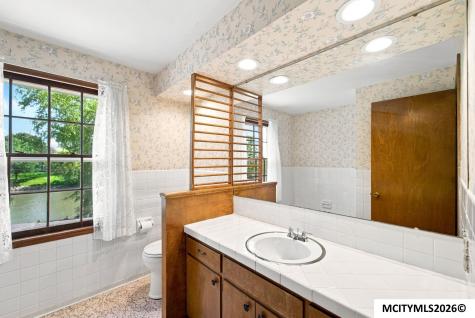 173 Parkridge Drive Mason City IA 50401