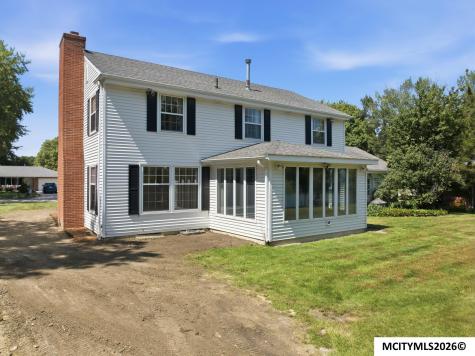 173 Parkridge Drive Mason City IA 50401