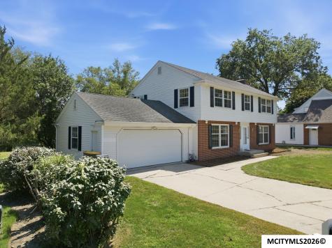 173 Parkridge Drive Mason City IA 50401