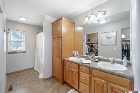 2747 Sunrise Court Mason City IA 50401