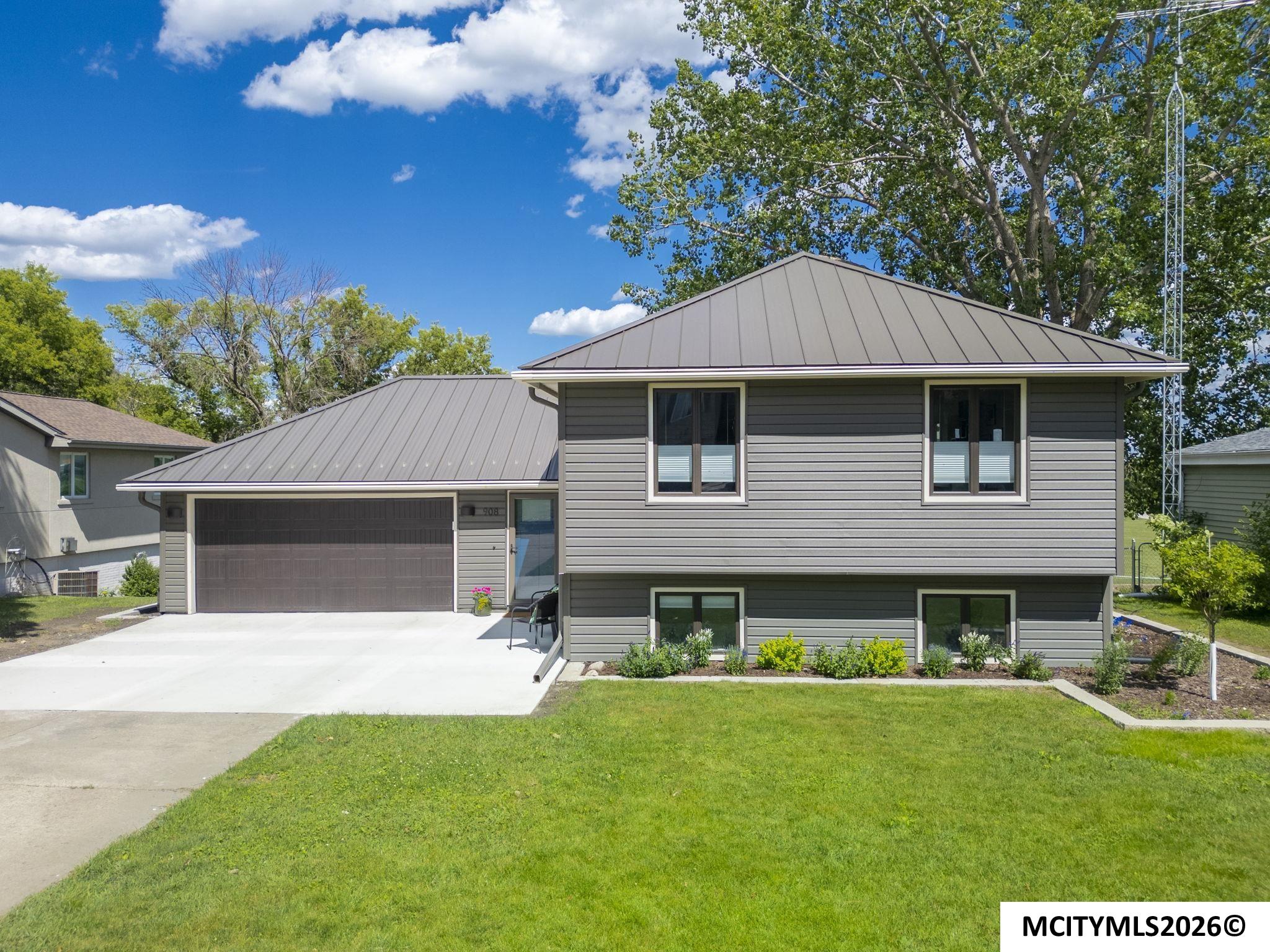 908 S 15th Street Clear Lake IA 50428