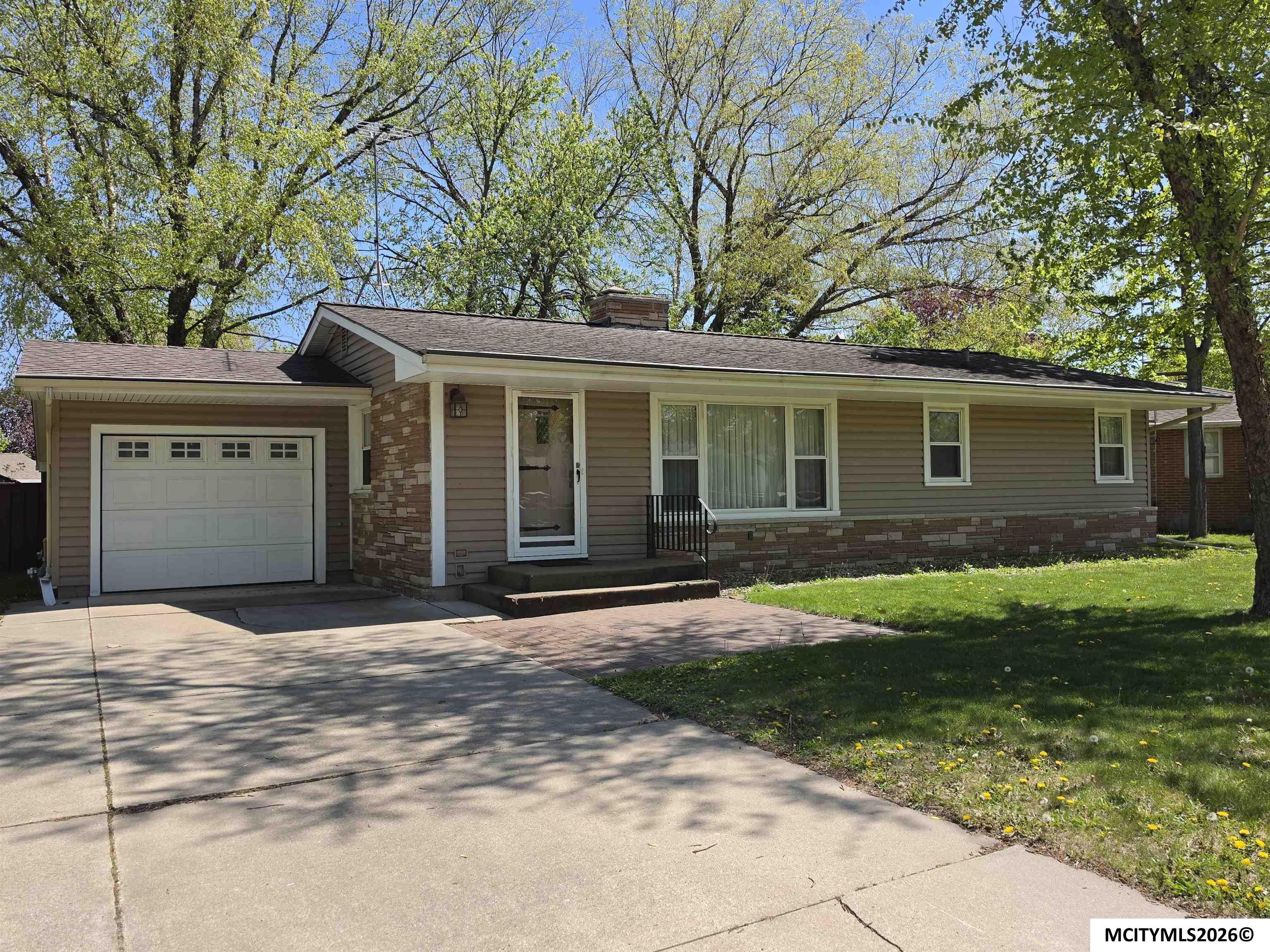1748 Hillcrest Drive Mason City IA 50401