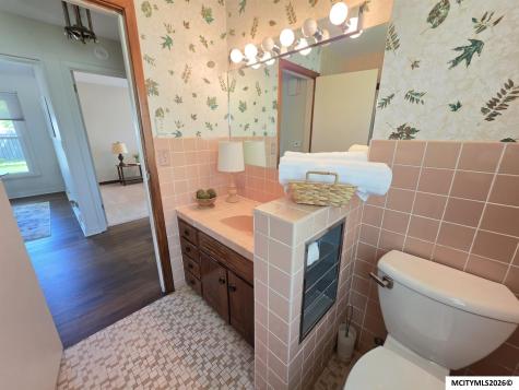 1748 Hillcrest Drive Mason City IA 50401