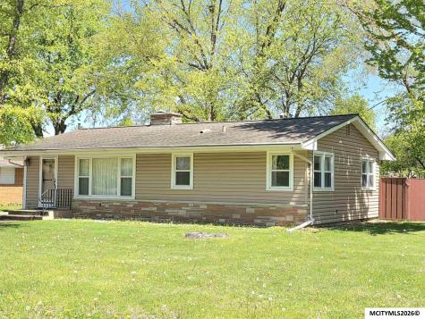 1748 Hillcrest Drive Mason City IA 50401