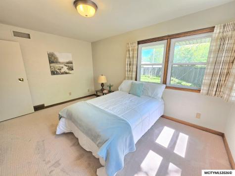 1748 Hillcrest Drive Mason City IA 50401