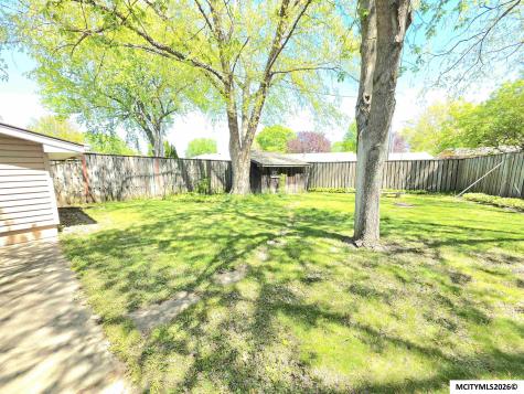 1748 Hillcrest Drive Mason City IA 50401