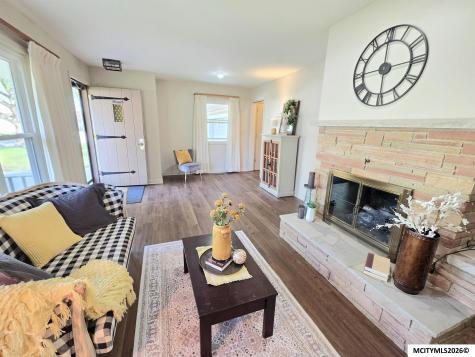 1748 Hillcrest Drive Mason City IA 50401