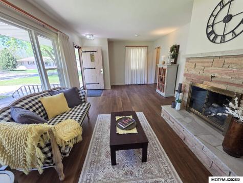 1748 Hillcrest Drive Mason City IA 50401