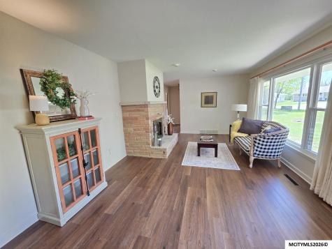 1748 Hillcrest Drive Mason City IA 50401