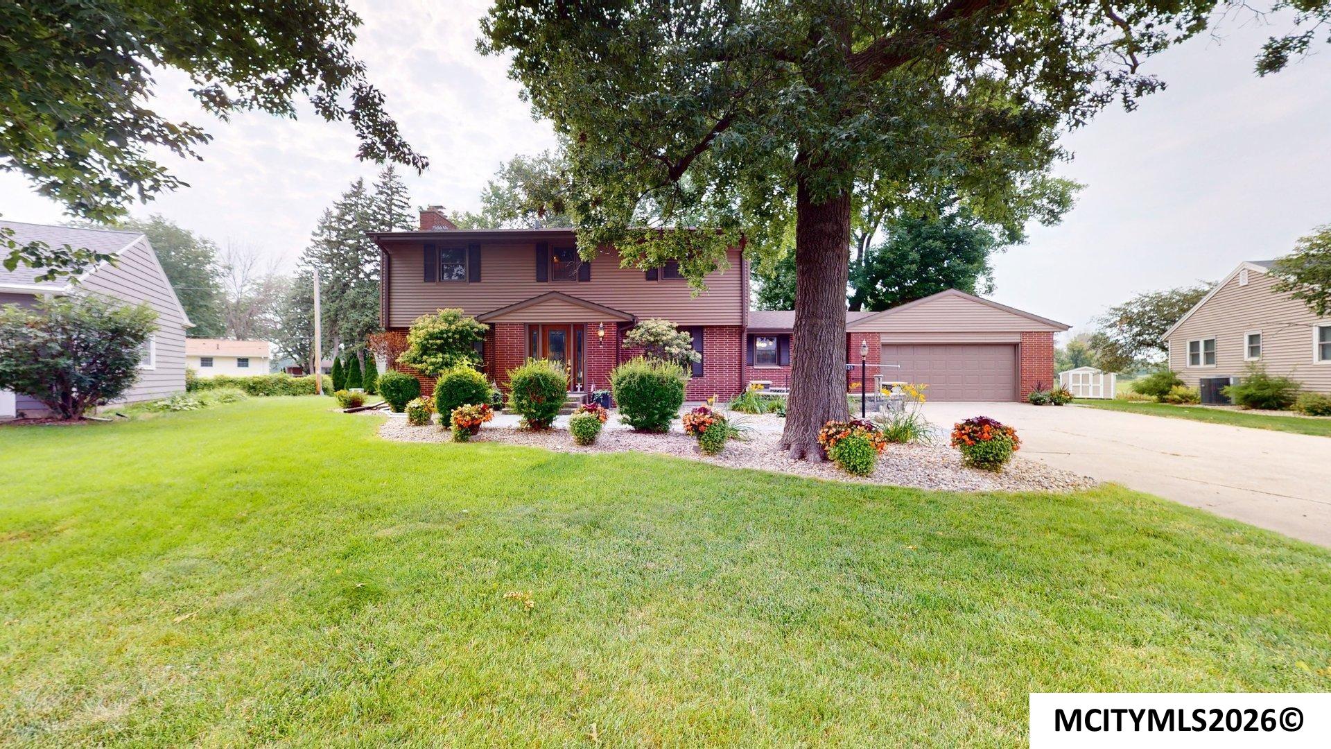 225 Parkridge Drive Mason City IA 50401