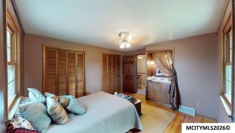 225 Parkridge Drive Mason City IA 50401