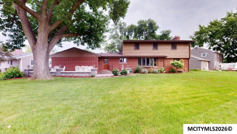 225 Parkridge Drive Mason City IA 50401