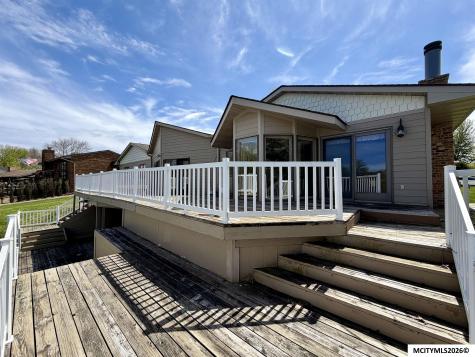 900 Briarstone Drive Mason City IA 50401