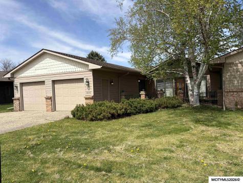 900 Briarstone Drive Mason City IA 50401