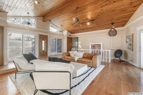 900 Briarstone Drive Mason City IA 50401
