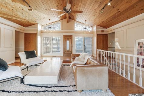 900 Briarstone Drive Mason City IA 50401