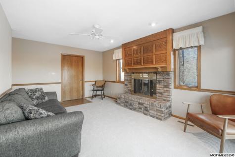 900 Briarstone Drive Mason City IA 50401