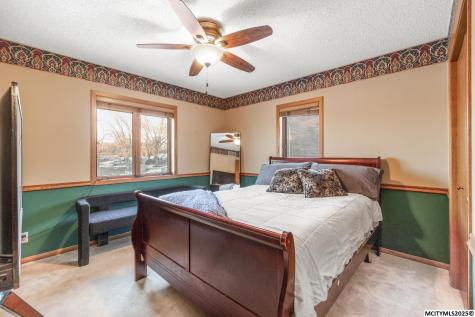 900 Briarstone Drive Mason City IA 50401