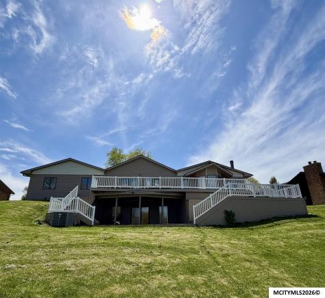 900 Briarstone Drive Mason City IA 50401
