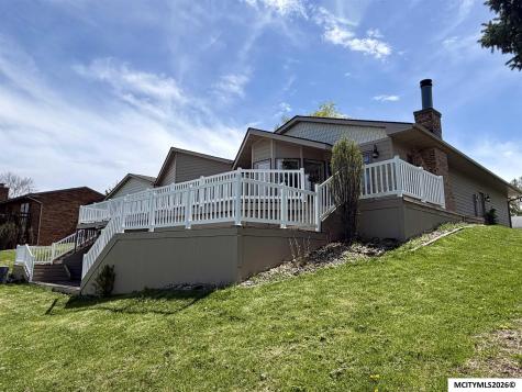 900 Briarstone Drive Mason City IA 50401