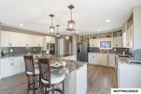 2805 Upper Green Road Marble Rock IA 50653