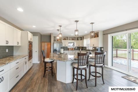 2805 Upper Green Road Marble Rock IA 50653