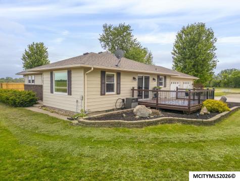2805 Upper Green Road Marble Rock IA 50653