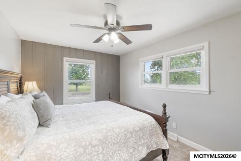2805 Upper Green Road Marble Rock IA 50653