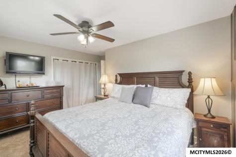 2805 Upper Green Road Marble Rock IA 50653