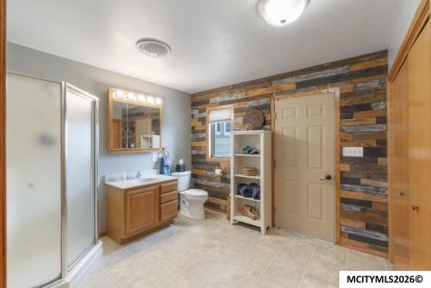 2805 Upper Green Road Marble Rock IA 50653