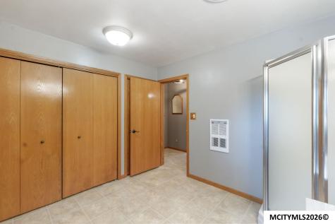 2805 Upper Green Road Marble Rock IA 50653