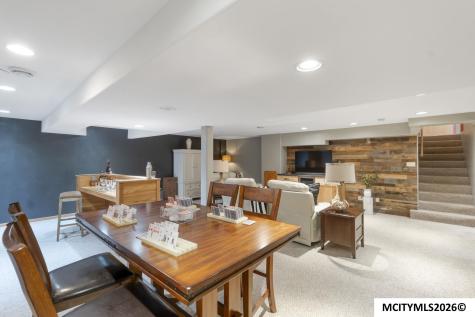 2805 Upper Green Road Marble Rock IA 50653