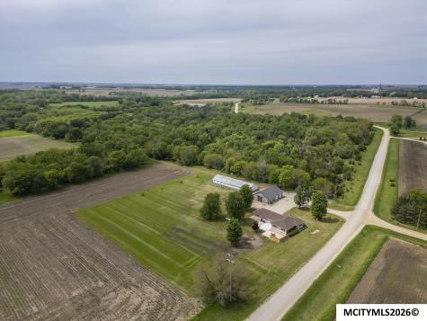 2805 Upper Green Road Marble Rock IA 50653