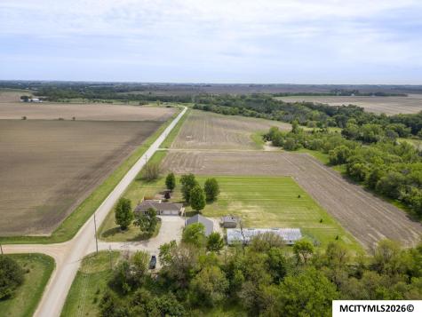 2805 Upper Green Road Marble Rock IA 50653