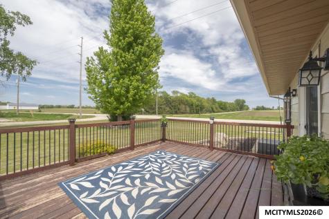 2805 Upper Green Road Marble Rock IA 50653