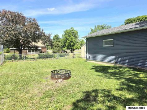1046 1st NE Mason City IA 50401