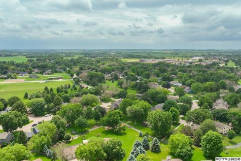 5 Quarry Road Mason City IA 50401