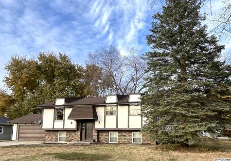 18 N Willowgreen Court Mason City IA 50401