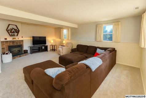 18 N Willowgreen Court Mason City IA 50401