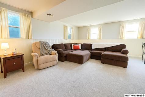 18 N Willowgreen Court Mason City IA 50401