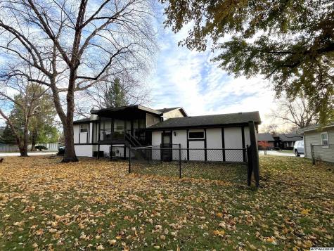 18 N Willowgreen Court Mason City IA 50401