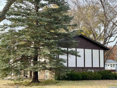 18 N Willowgreen Court Mason City IA 50401